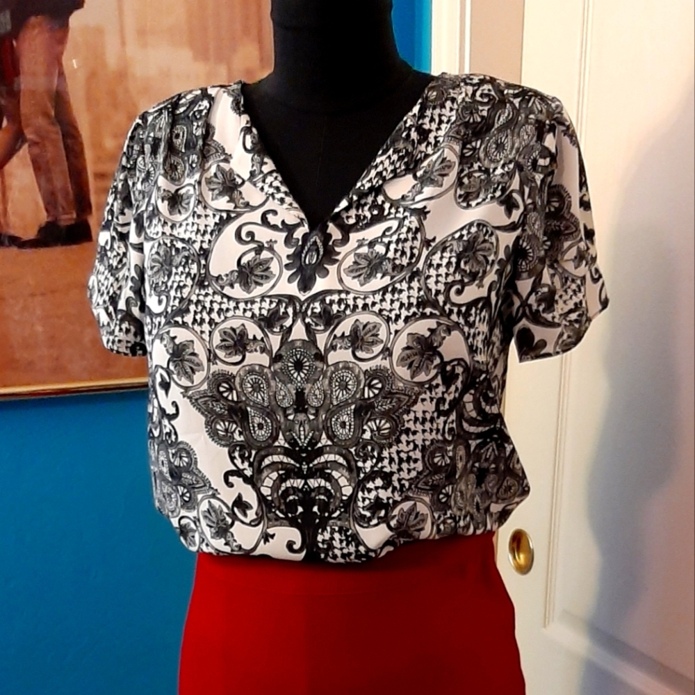 EUC Charming Charlie black and white poly-crepe blouse: size M